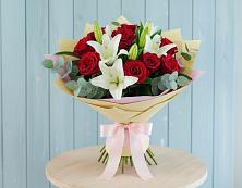 Букет цветов из:  Лилии и Розы в Бриньковской
