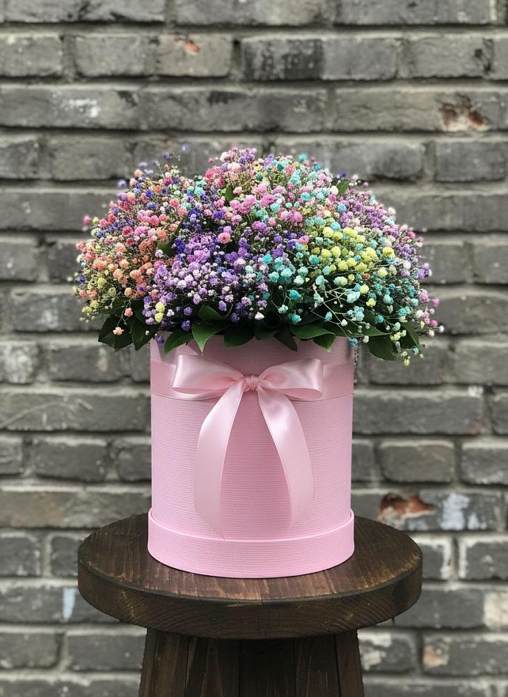Цветочная композиция из Гипсофила и Розы в шляпной коробке в Бриньковской