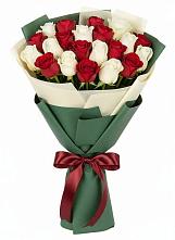 Букет Микс из красных и белых роз в Бриньковской