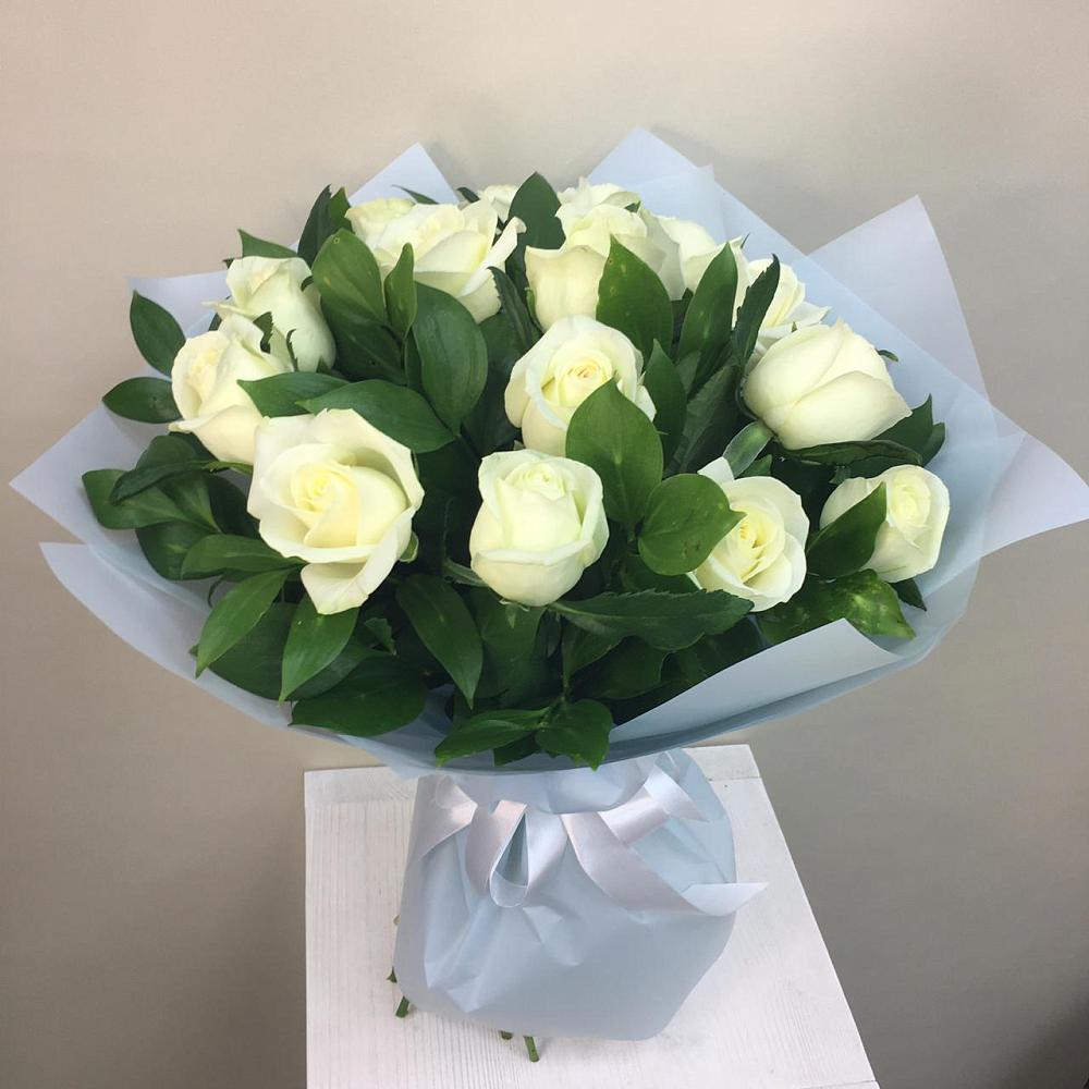 Букет 15 Белых роз Проуд в Бриньковской
