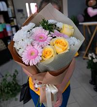 Букет цветов из:  Герберы, Розы и Хризантемы в Бриньковской