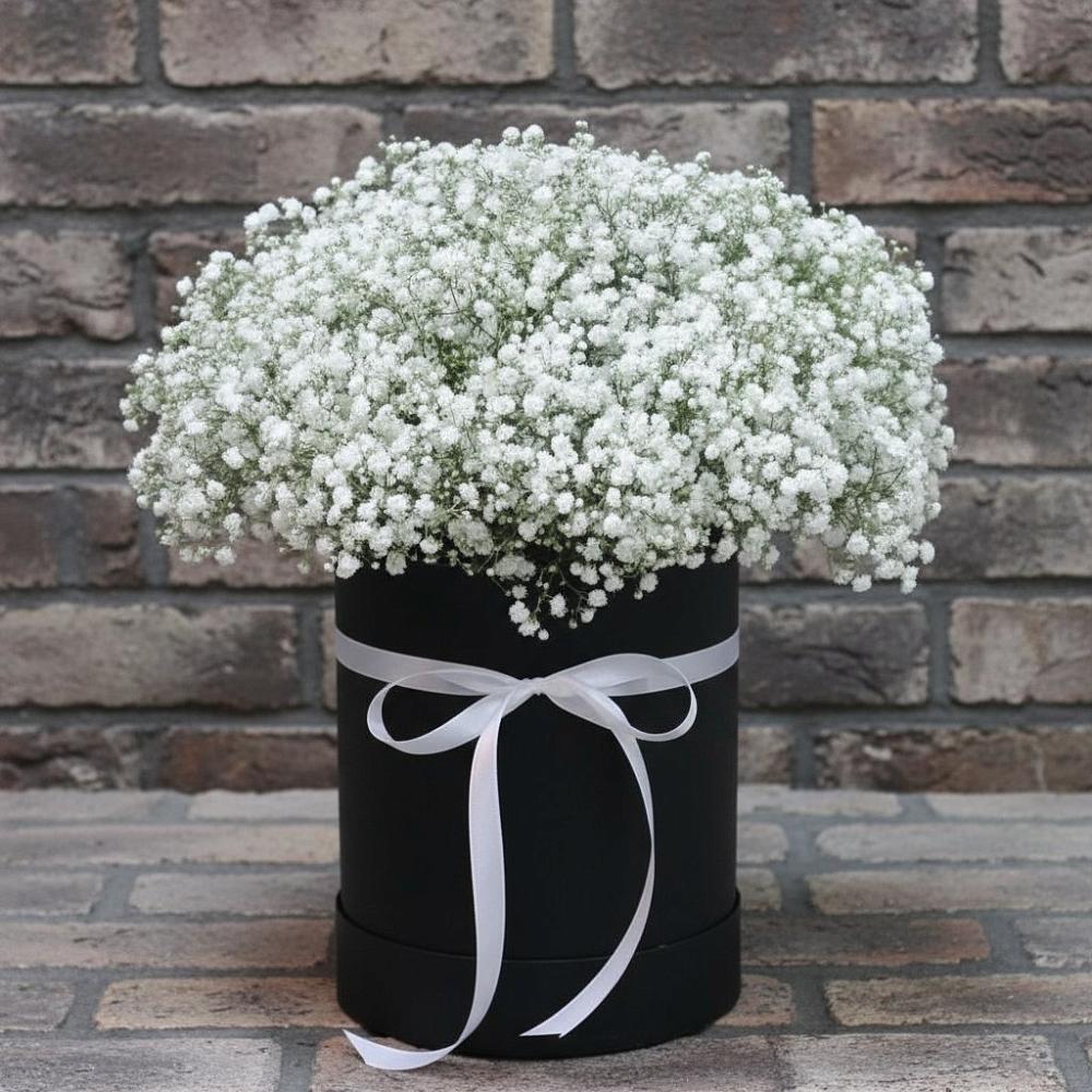 Цветочная композиция из Гипсофила в шляпной коробке в Бриньковской