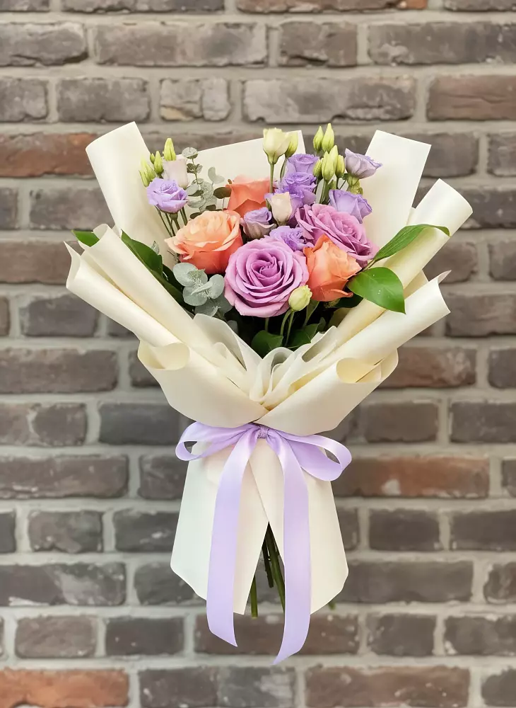 Букет цветов из: Лизиантусы и Розы в Бриньковской