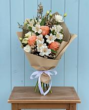 Букет цветов из:  Альстромерии, Лизиантусы, Розы и Хризантемы в Бриньковской