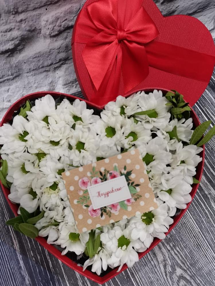 Цветочная композиция из Хризантемы в виде сердца в Бриньковской