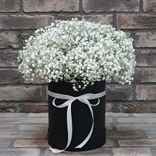 Цветочная композиция из Гипсофила в шляпной коробке в Бриньковской