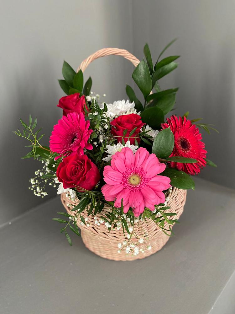 Цветочная композиция из Розы, Хризантемы и Герберы в корзине в Бриньковской