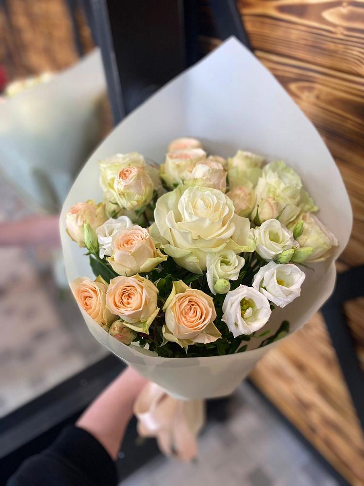 Букет цветов из: Розы и Лизиантусы в Бриньковской