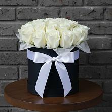 Цветочная композиция из Розы в шляпной коробке #REPLACE_PRED# Бриньковской